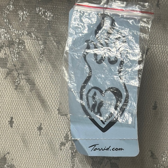 Elegant Gray Lace Torrid Top - Picture 4 of 8